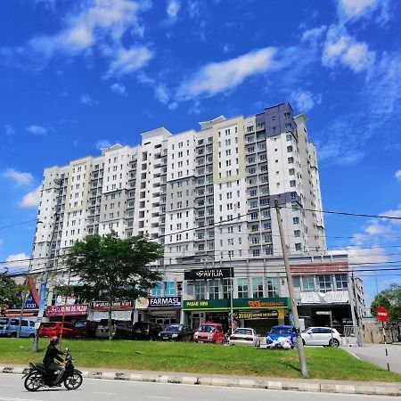 Tropika Homestay Bangi With 3 Bedrooms Kajang Exteriör bild