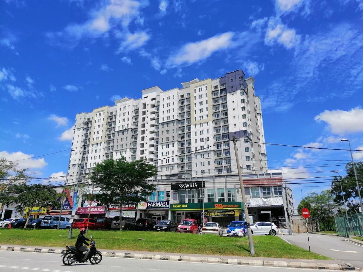 Tropika Homestay Bangi With 3 Bedrooms Kajang Exteriör bild