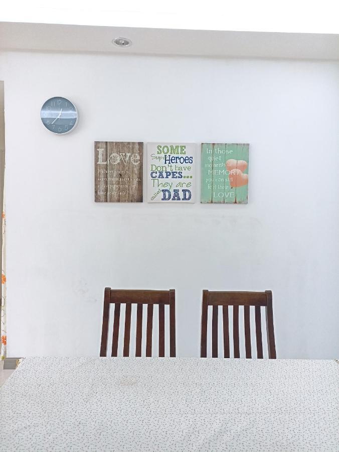 Tropika Homestay Bangi With 3 Bedrooms Kajang Exteriör bild